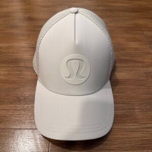 Lululemon cap - excellent preowned condition
